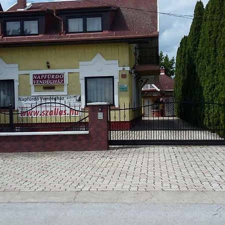 Готель Napfuerdo Vendeghaz Мезйокйовешд Екстер'єр фото
