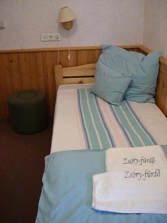 Готель Napfuerdo Vendeghaz Мезйокйовешд Екстер'єр фото