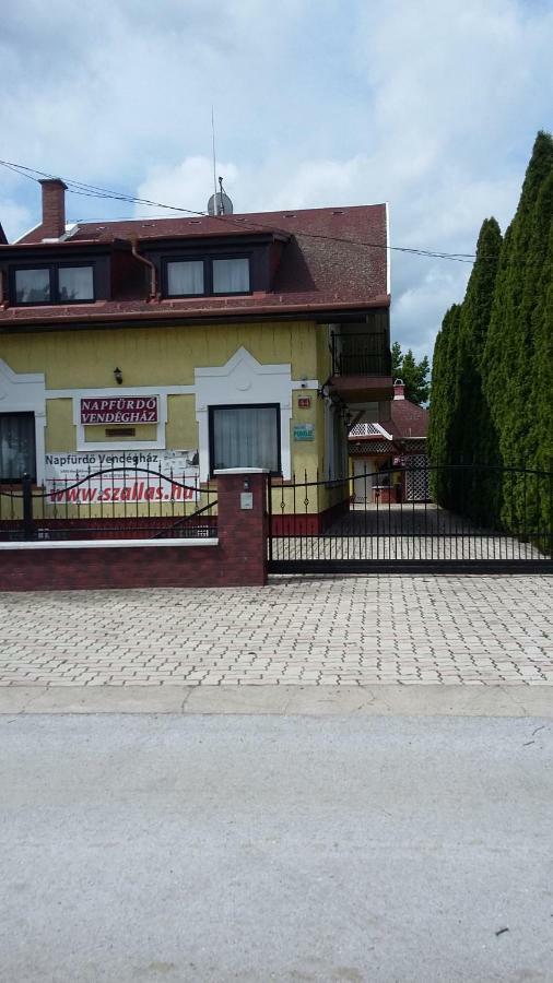 Готель Napfuerdo Vendeghaz Мезйокйовешд Екстер'єр фото
